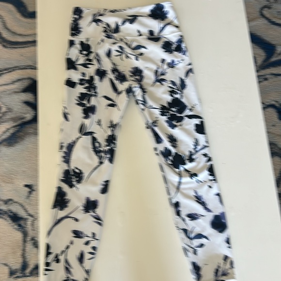 Athleta 7/8 crop leggings size small - Picture 7 of 7